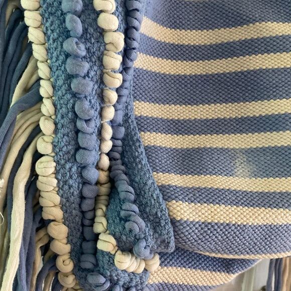 TWIG & Arrow Tote Blue and White Os - Picture 4 of 9